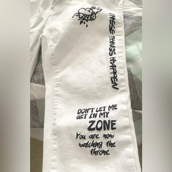 Denim White Skinny Jeans Women's Size US 6 (27) or EU 36 Stretch Graffiti Europe - Picture 6 of 10
